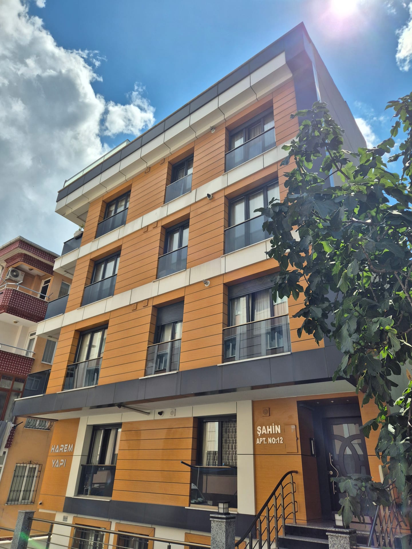 Şahin Apartmanı